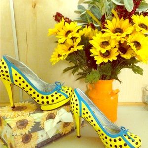 Adorable Dollhouse polka dot pumps!  ❤❤